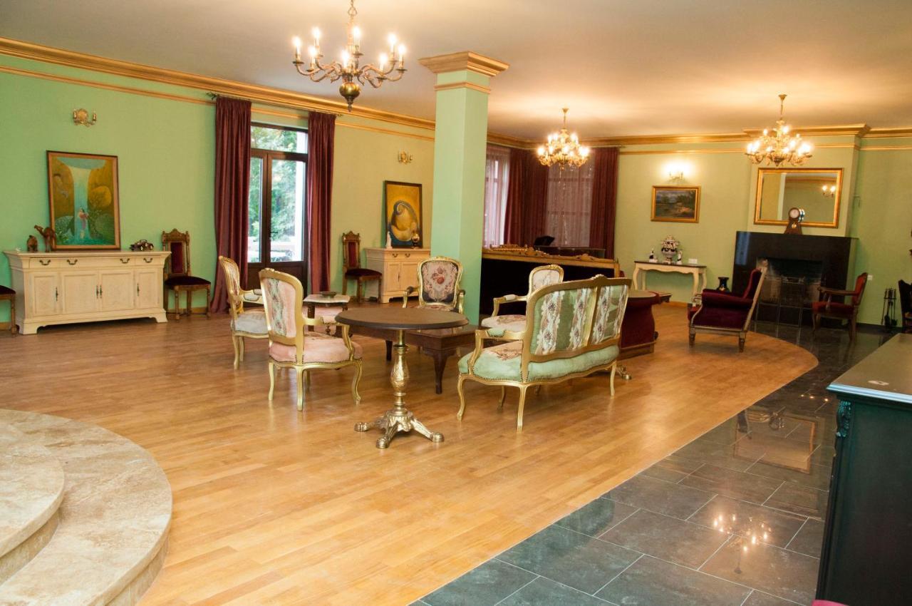 X Hotel Γιερεβάν Εξωτερικό φωτογραφία
