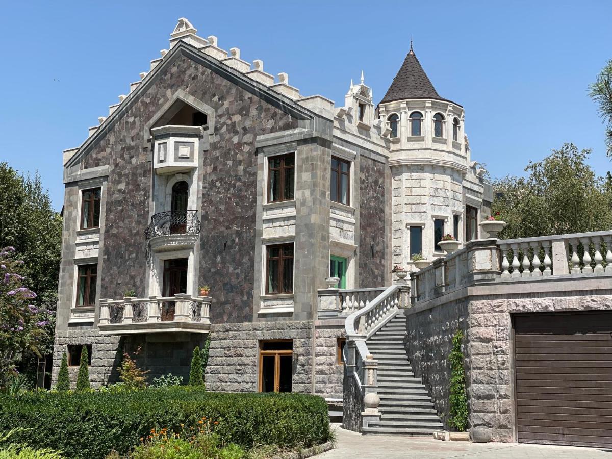 X Hotel Γιερεβάν Εξωτερικό φωτογραφία