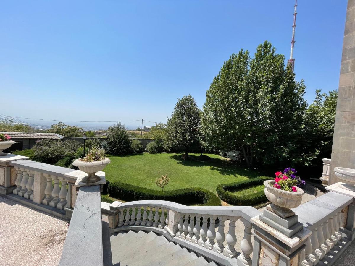 X Hotel Γιερεβάν Εξωτερικό φωτογραφία